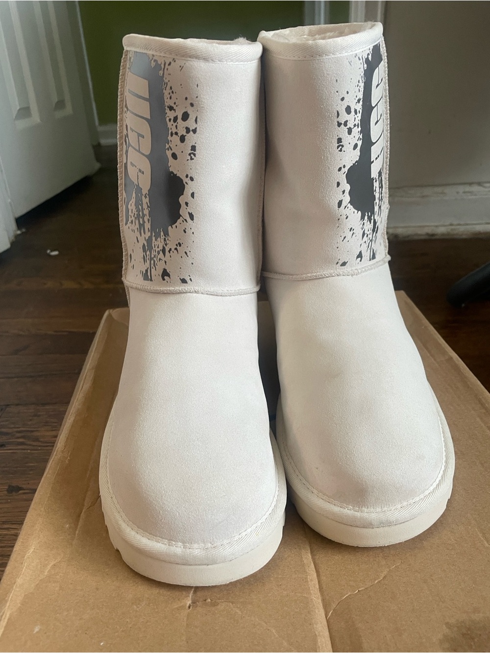 UGG Classic Short Bold Graphic Logo Boots - White/Black - Size 10